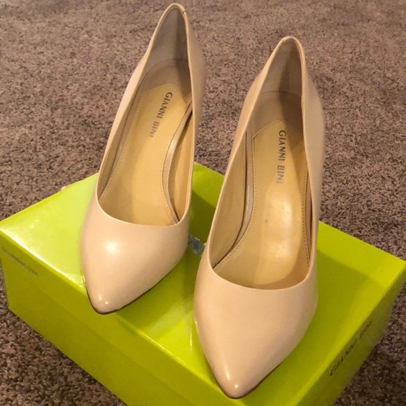 Like New Gianni Bini Robynn Bisque Pupms - Picture 2 of 4